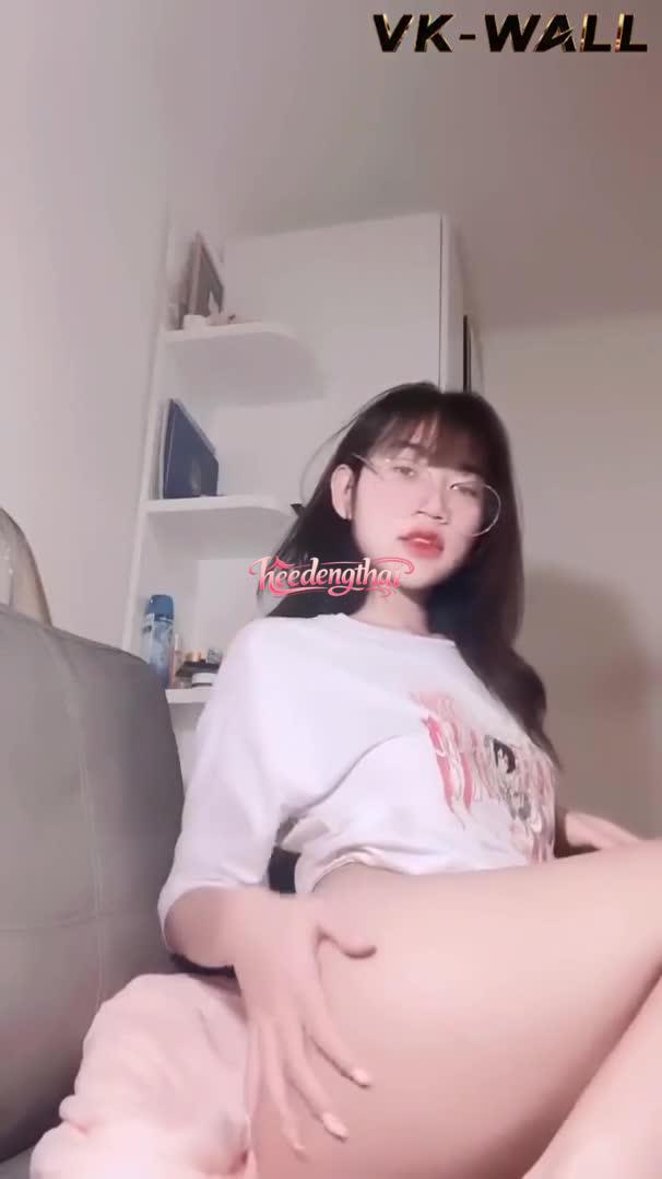 คลิปหลุดไทย สาวแว่นน่ารักหุ่นเด็ด ตั้งกล้องโชว์ช่วยตัวเองยั่วๆ ด้วยนิ้วเสียว 6นาที หีเด้ง