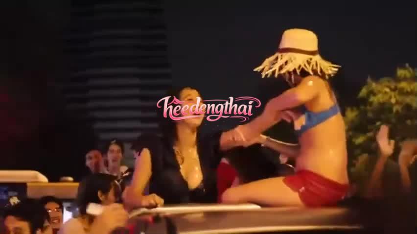 VKตำนานควันหลงสงกรานต์XXX คลิปหีเด้ง เต้นเด้งเปิดนมบนรถโชว์ตามเชียร์ 3นาที2026