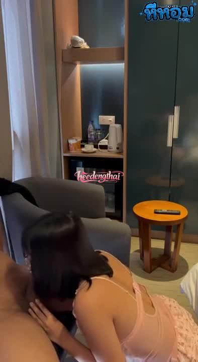 คลิปหลุดเด็ดสาวแว่นหมวยจับควยใหญ่มาอมรูดโม๊คเสียวซ่าน 5นาที หีเด้ง